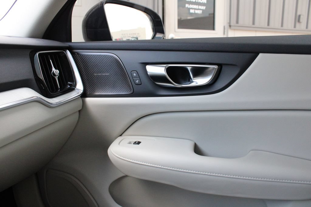 Used 2024 Volvo S60 B5 Plus w/ Climate Package AWD/4WD image 20
