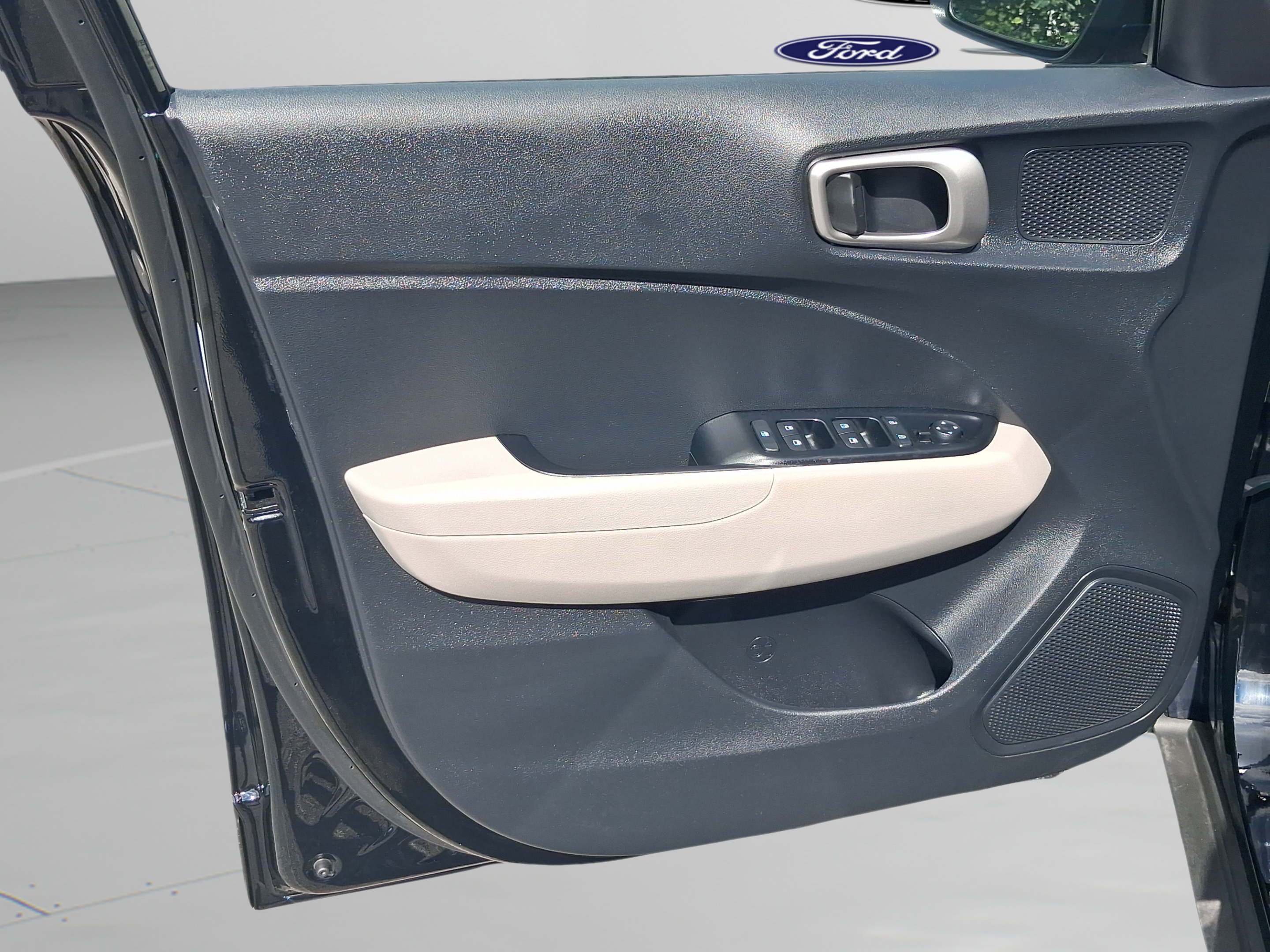 Used 2025 Hyundai Venue SEL FWD image 20
