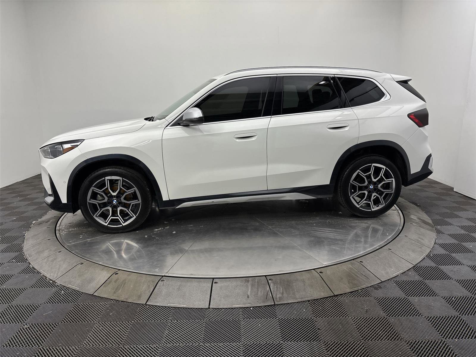 Used 2023 BMW X1 xDrive28i w/ Convenience Package AWD/4WD image 16