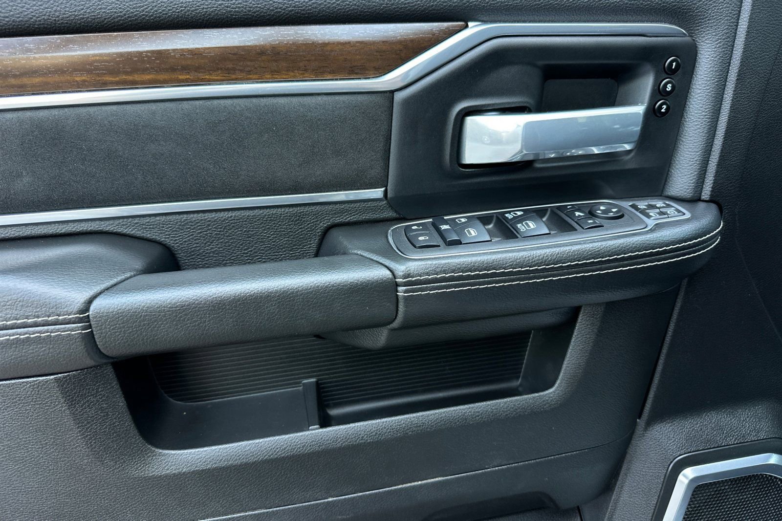 Used 2024 RAM 2500 Laramie w/ Safety Group image 10