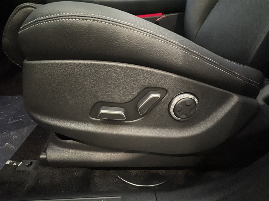 New 2026 Genesis GV70 2.5T Select image 10