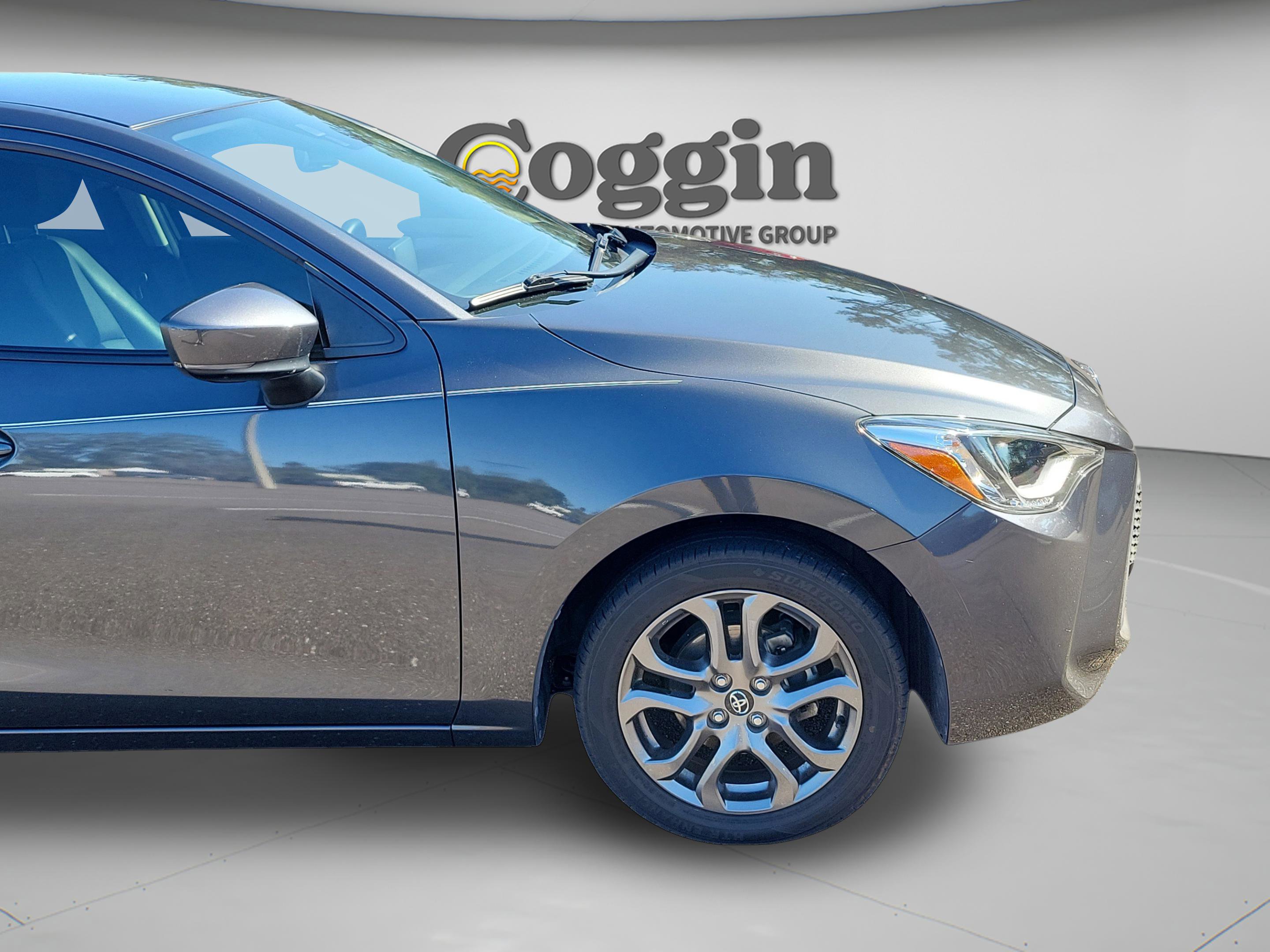 Used 2019 Toyota Yaris XLE image 27