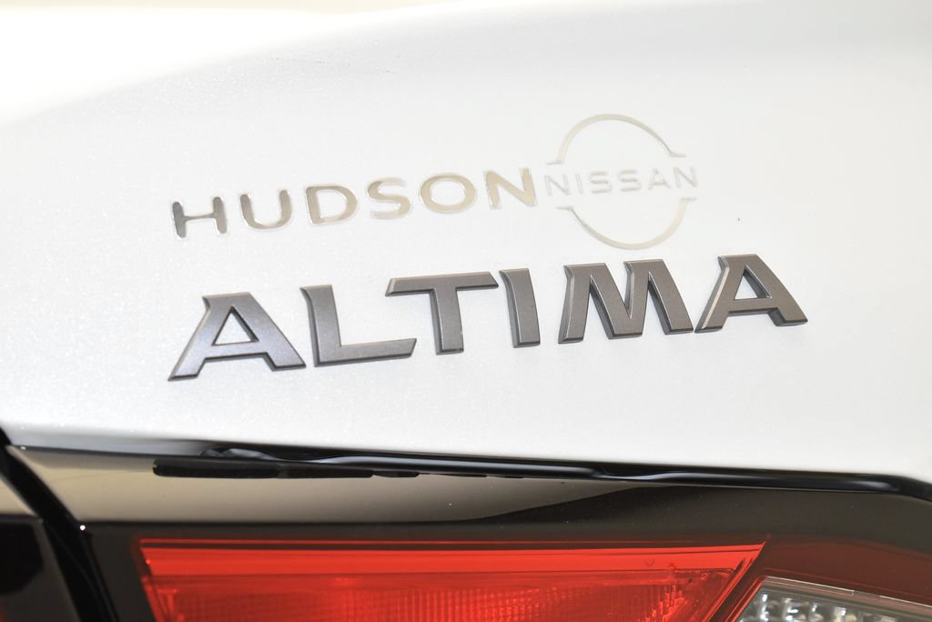 Used 2025 Nissan Altima 2.5 SR FWD image 9