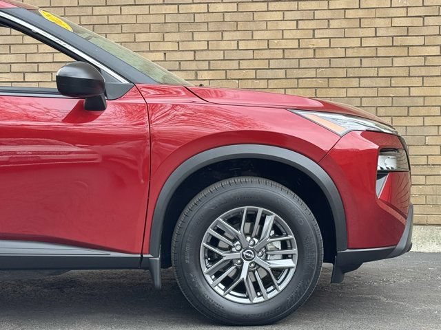 Used 2025 Nissan Rogue S AWD/4WD image 5