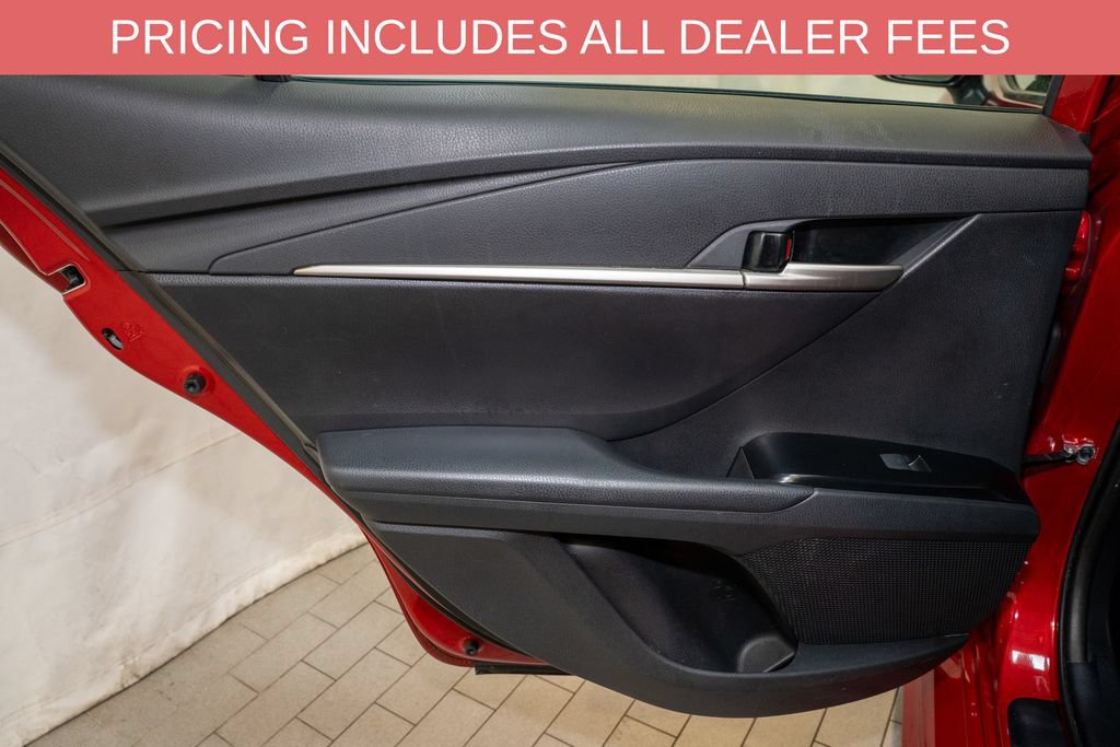 Used 2025 Toyota Camry SE FWD image 9