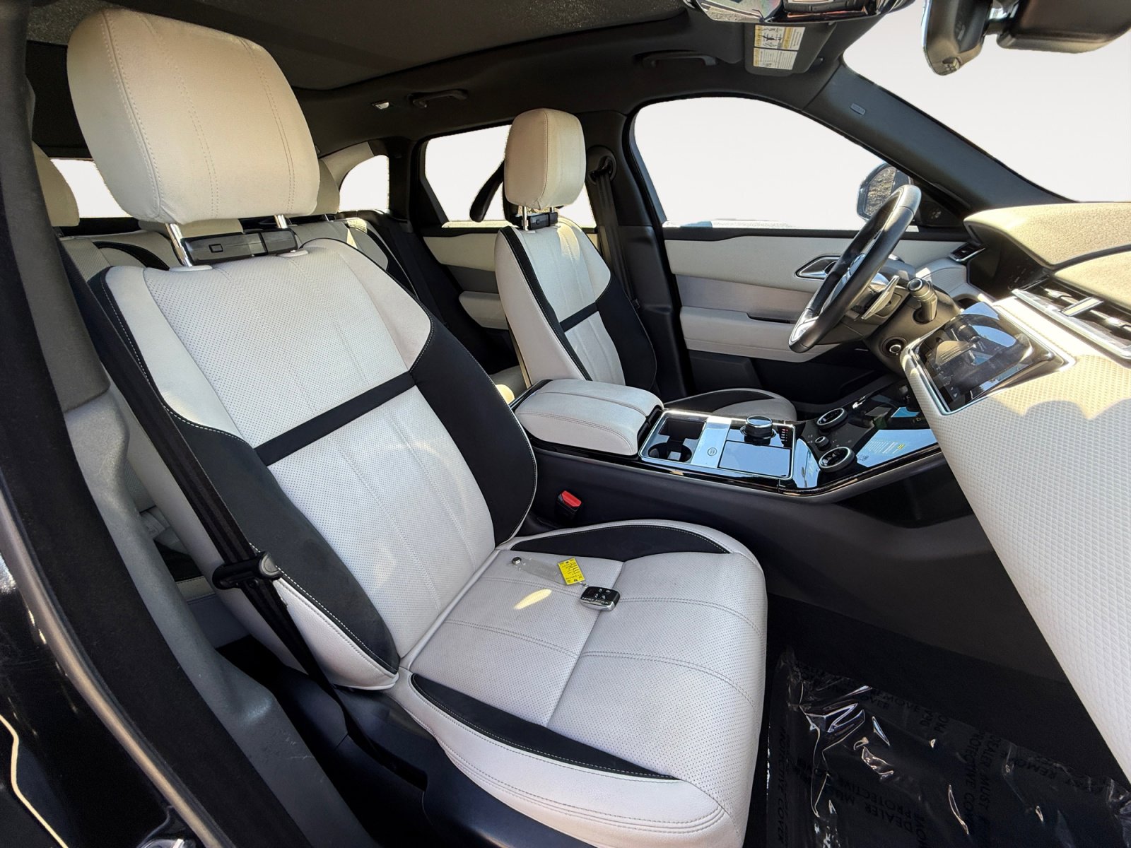 Used 2020 Land Rover Range Rover Velar R-Dynamic S image 19