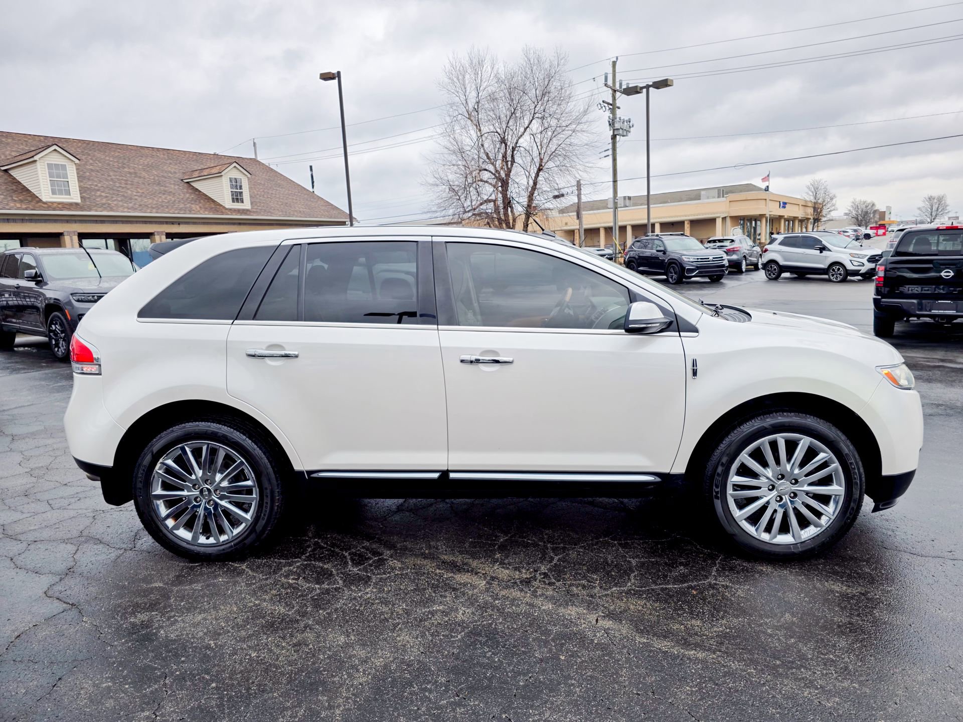 Used 2015 Lincoln MKX FWD w/ Equipment Group 102A image 21