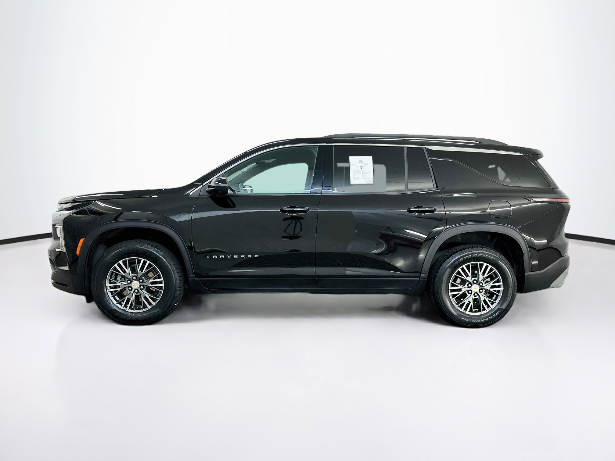 Used 2024 Chevrolet Traverse LT AWD/4WD image 4