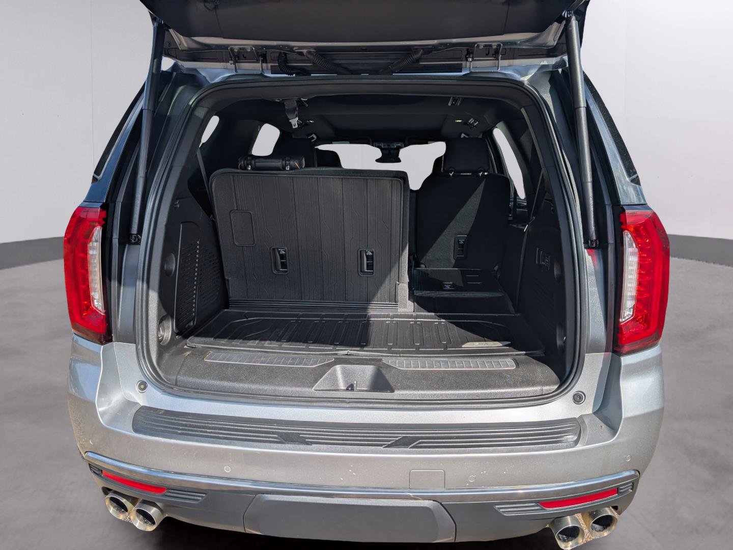 Used 2023 GMC Yukon AT4 w/ Technology Package AWD/4WD image 36