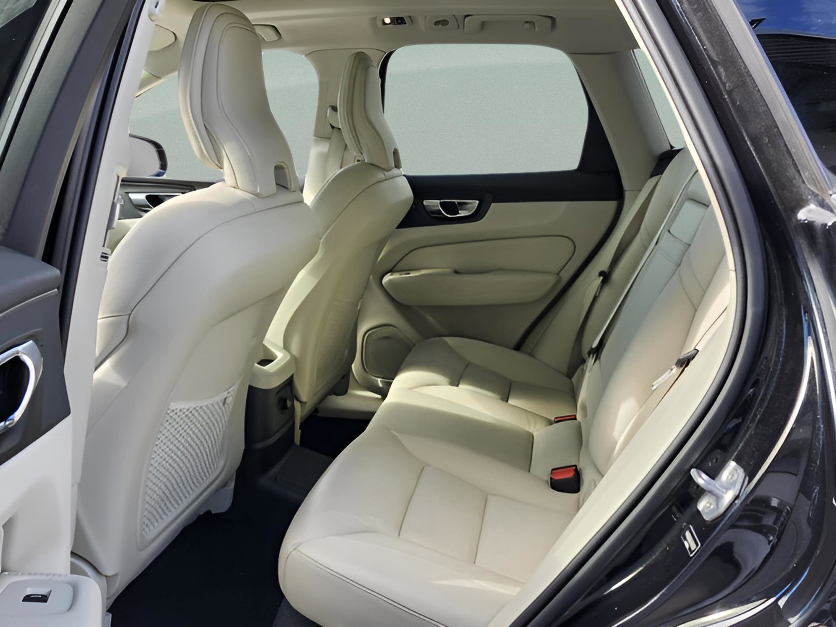 Used 2020 Volvo XC60 T8 Momentum w/ Protection Package Premier image 12