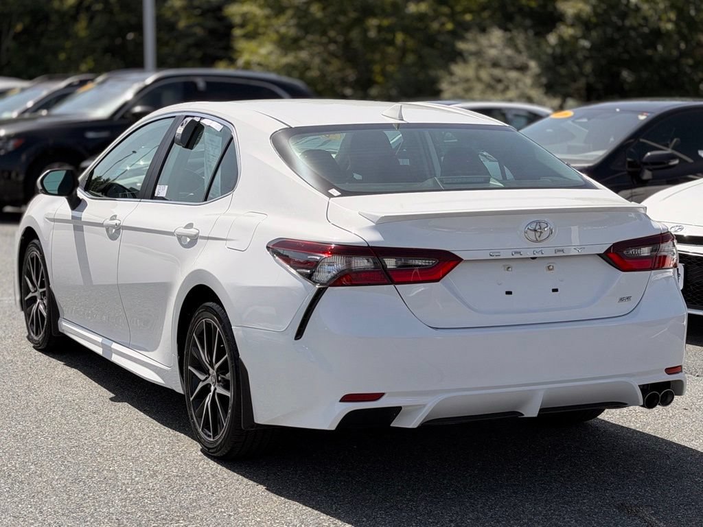 Used 2024 Toyota Camry SE FWD image 4