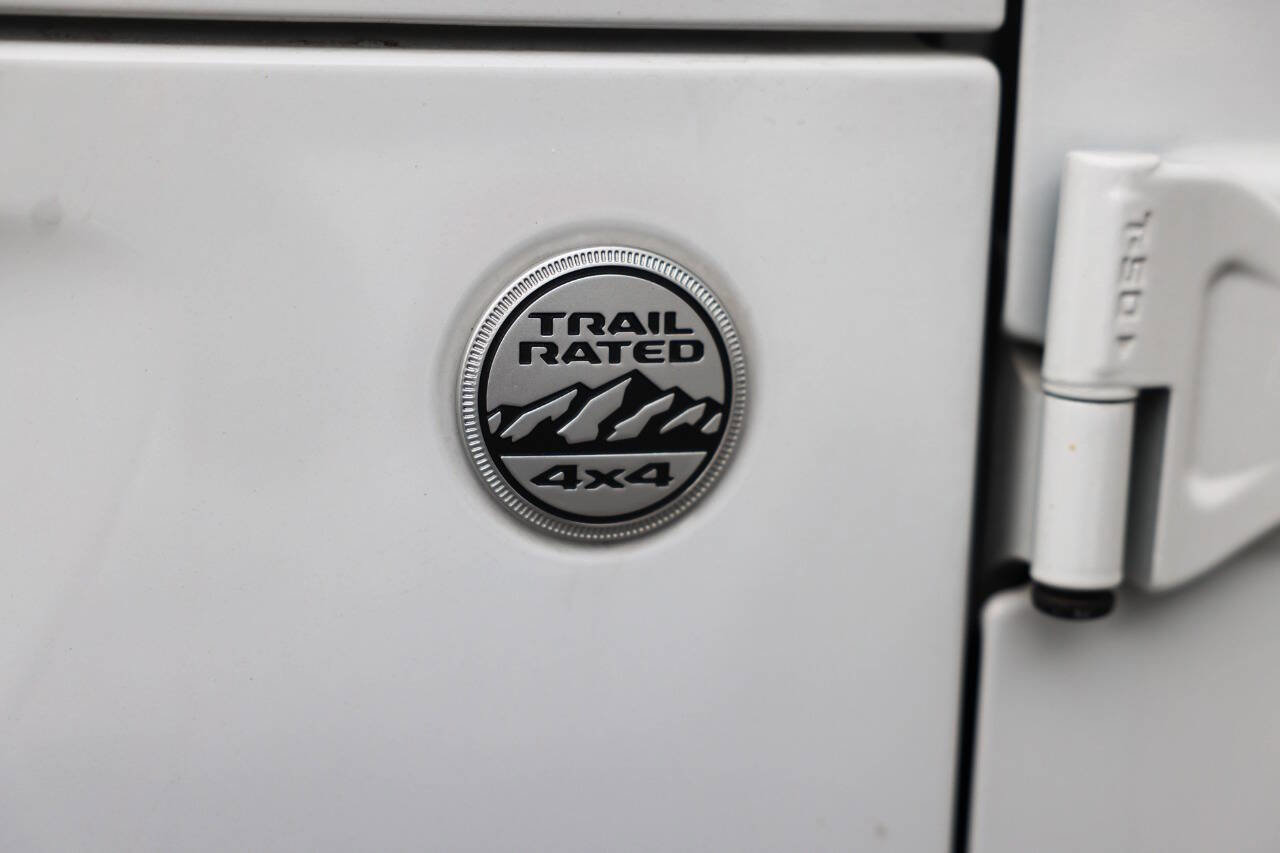 Used 2023 Jeep Wrangler Unlimited Sahara w/ Cold Weather Group AWD/4WD image 32
