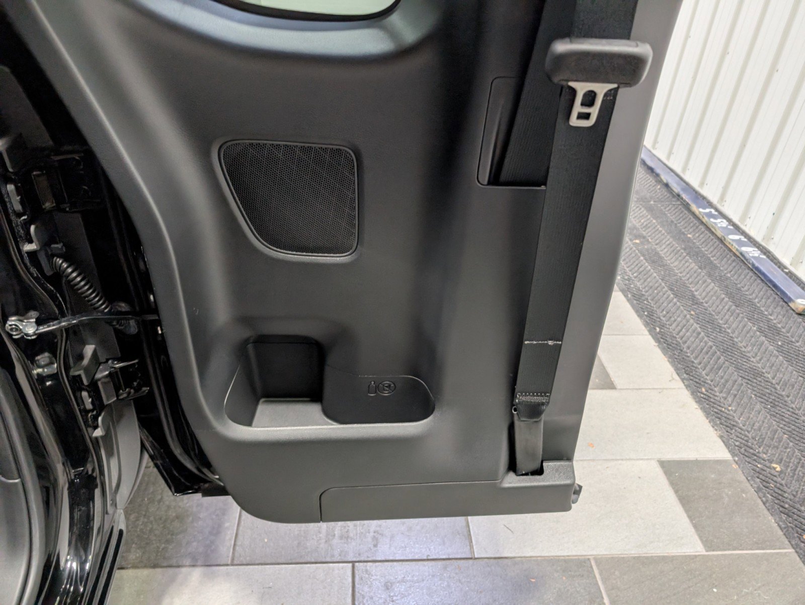 Used 2025 Nissan Frontier S image 9