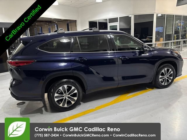 Used 2020 Toyota Highlander XLE AWD/4WD image 9