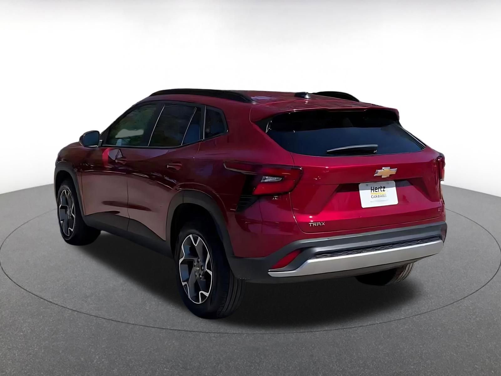 Used 2025 Chevrolet Trax LT image 11