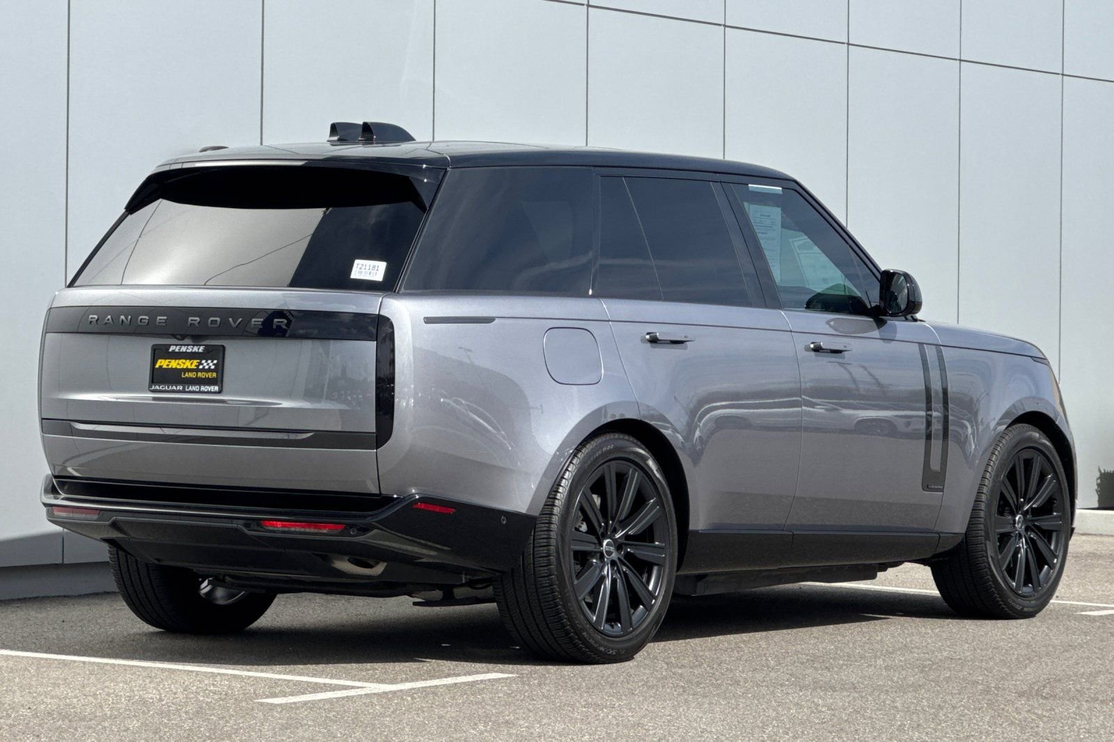 Used 2024 Land Rover Range Rover Autobiography image 5