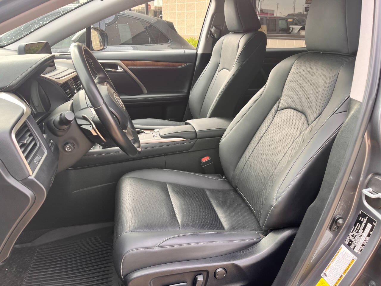 Used 2021 Lexus RX 350L Premium w/ Premium Package AWD/4WD image 9