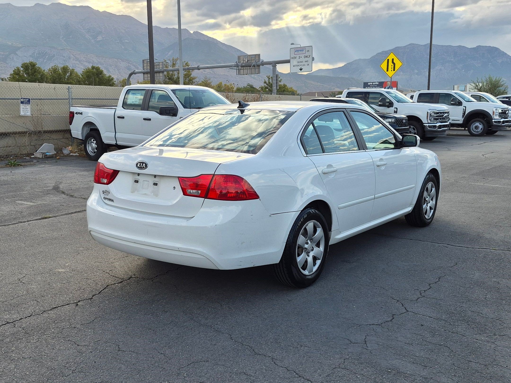 Used 2010 Kia Optima LX FWD image 3