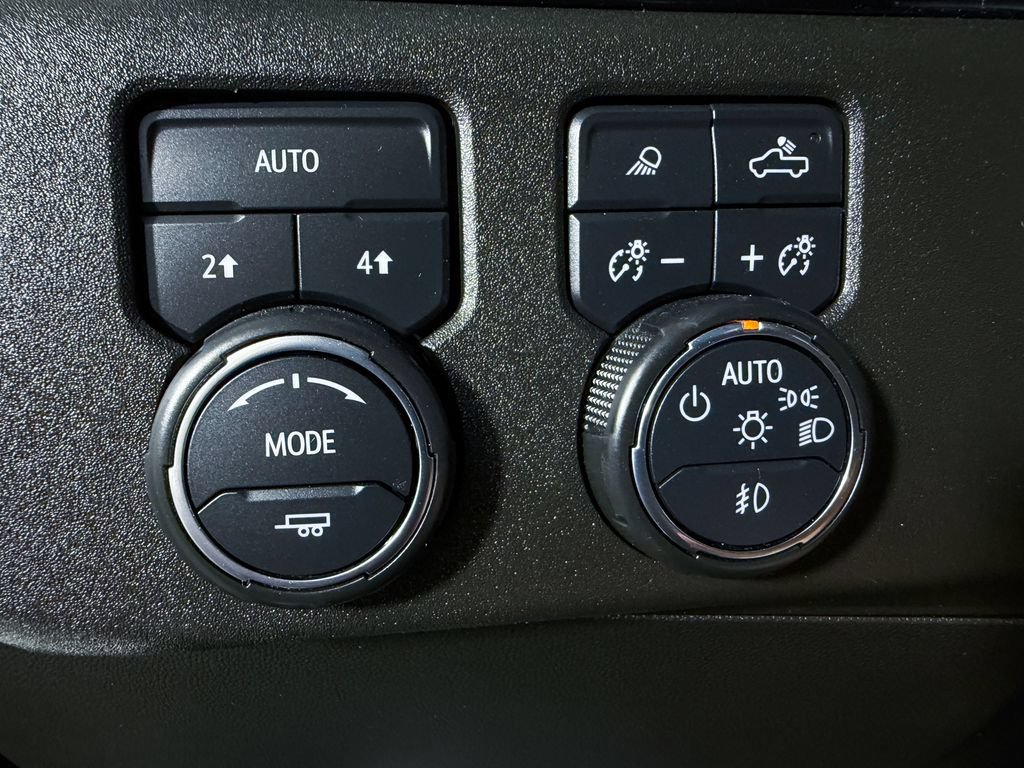 Used 2023 Chevrolet Silverado 1500 LTZ AWD/4WD image 25