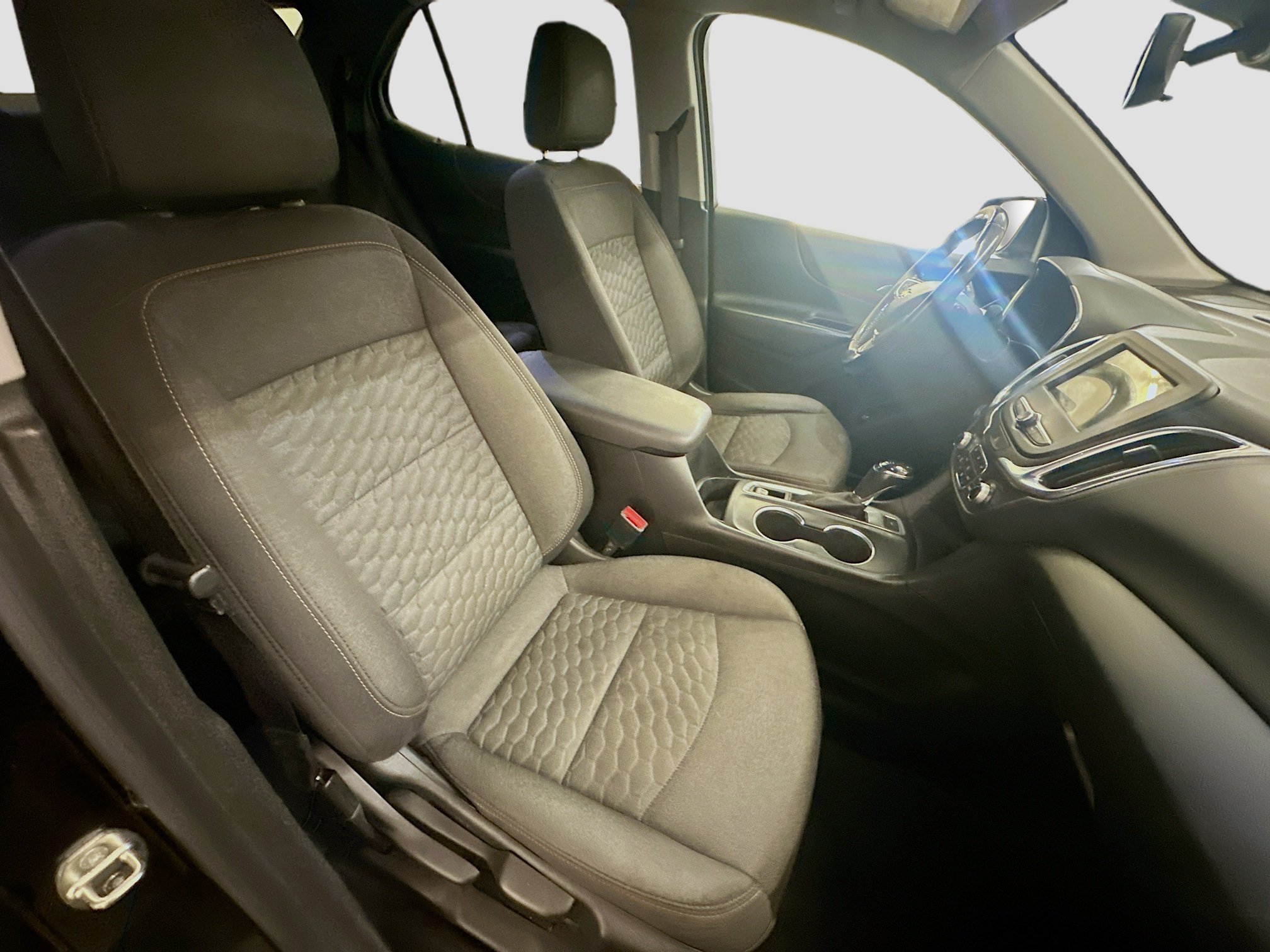 Used 2019 Chevrolet Equinox LT w/ Driver Convenience Package AWD/4WD image 32