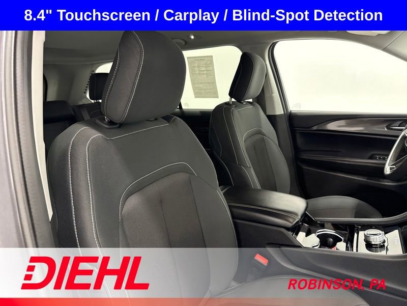 Used 2023 Jeep Grand Cherokee Laredo AWD/4WD image 13