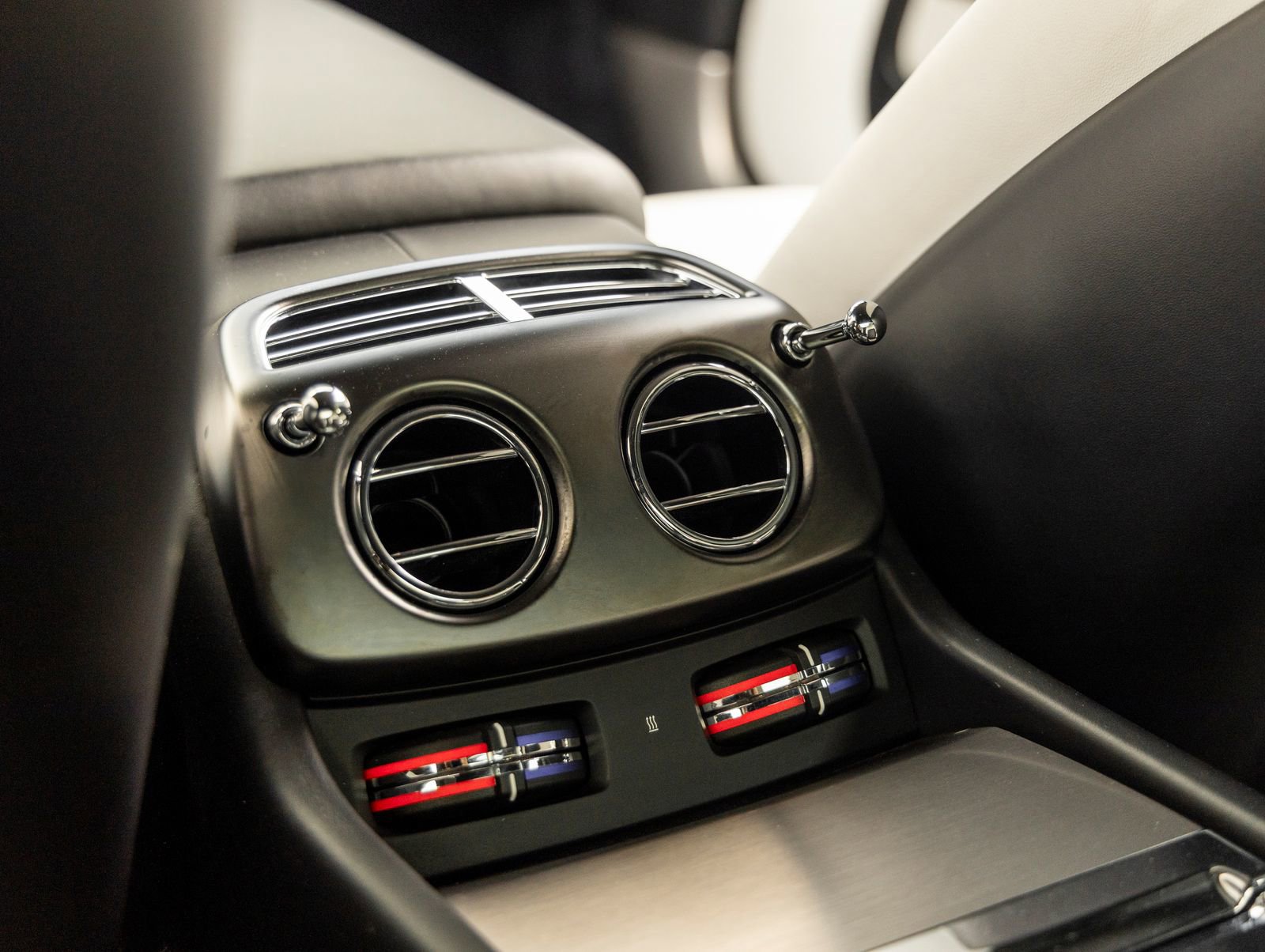 Used 2018 Rolls-Royce Wraith image 48