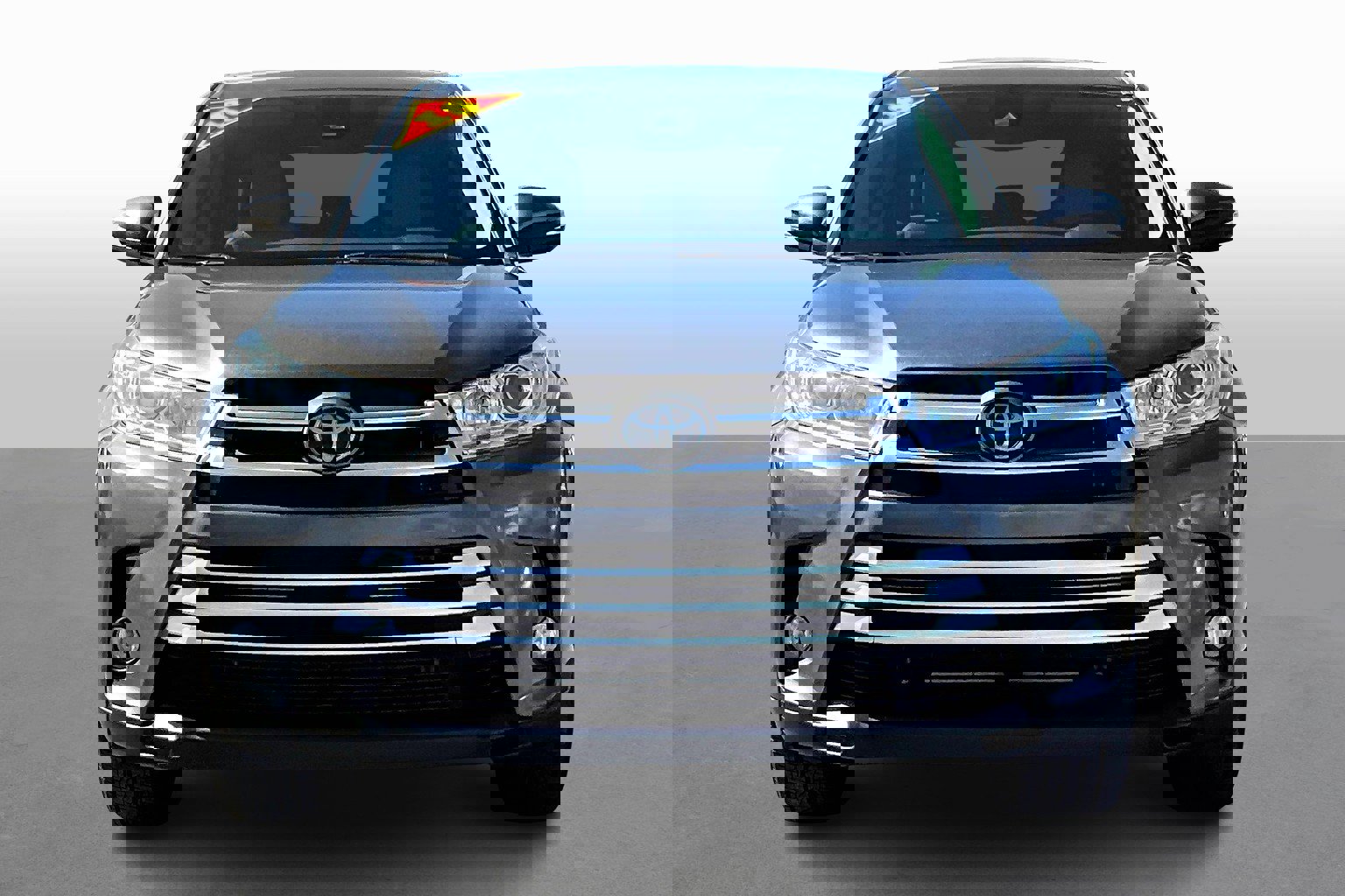 Used 2018 Toyota Highlander LE image 3