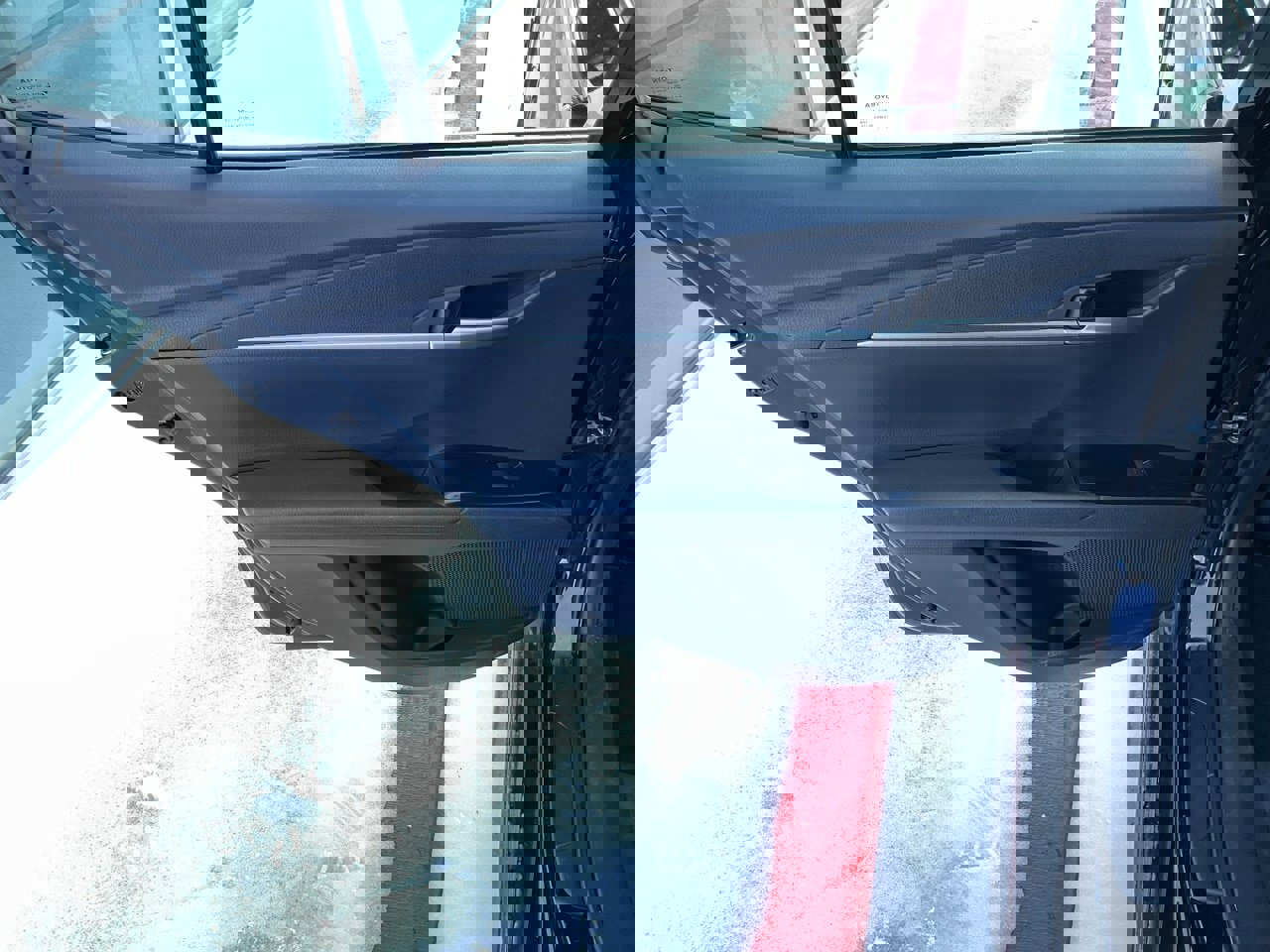 Used 2025 Toyota Camry SE image 17