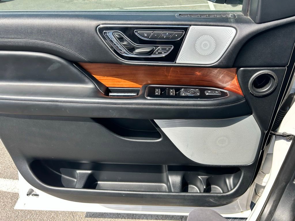 Used 2019 Lincoln Navigator L Reserve AWD/4WD image 21
