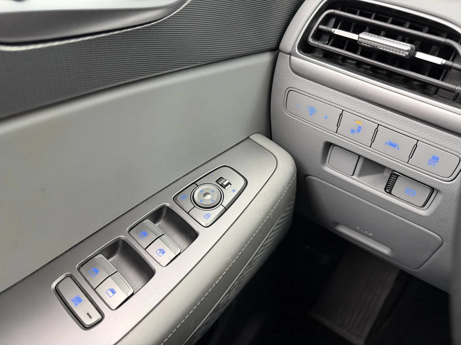 Used 2022 Hyundai Palisade SE w/ Cargo Package FWD image 15