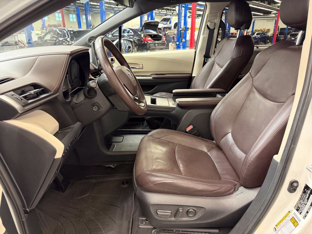 Used 2021 Toyota Sienna Platinum FWD image 21