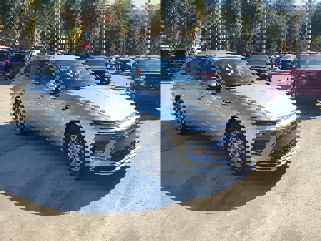 Used 2025 Hyundai Sonata SE image 4