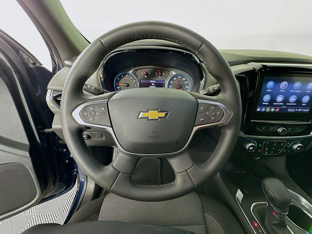 Used 2023 Chevrolet Traverse LT image 11