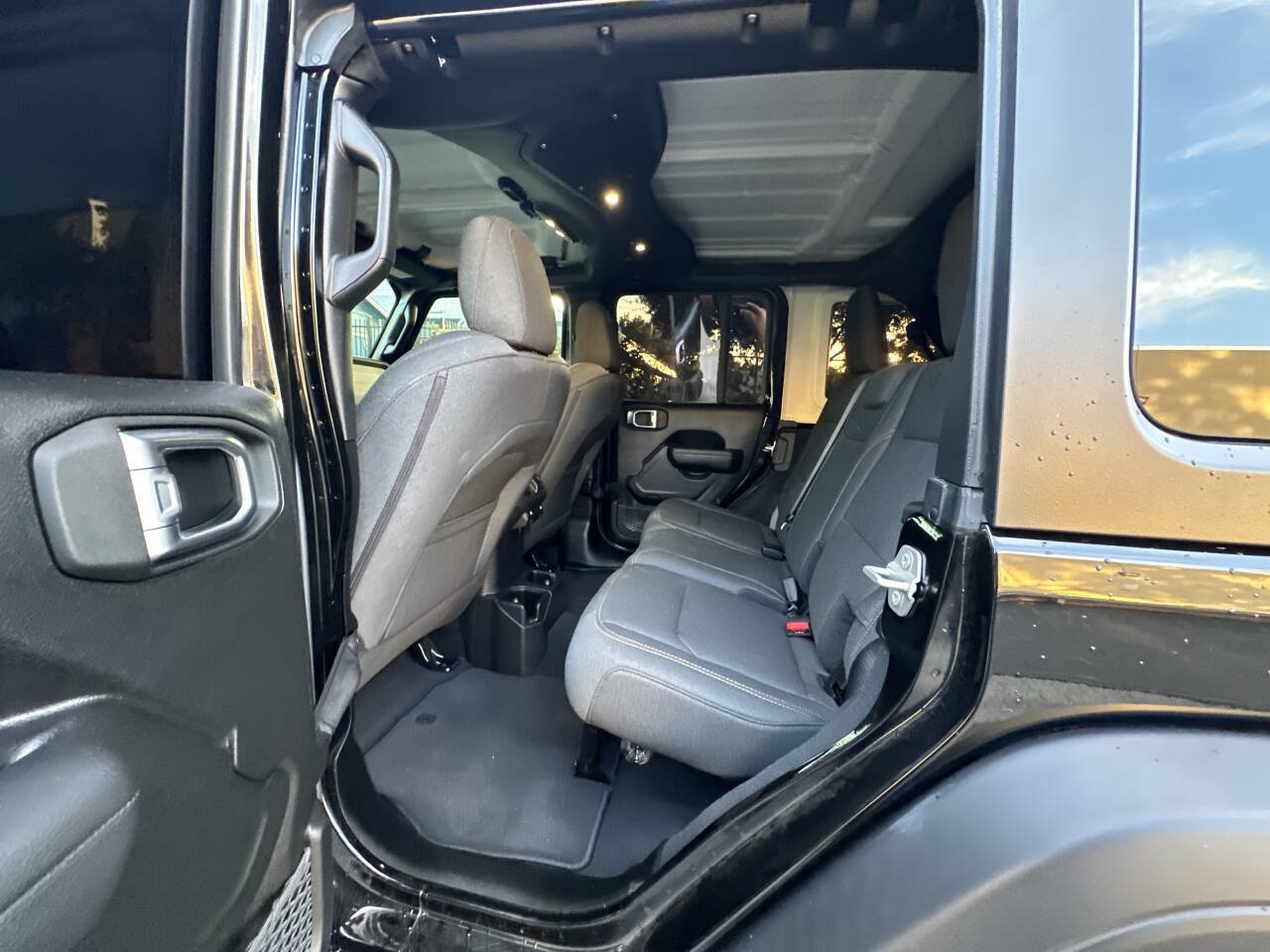Used 2024 Jeep Wrangler Unlimited Sport AWD/4WD image 18
