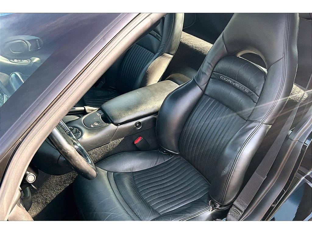 Used 2002 Chevrolet Corvette Coupe w/ Preferred Equipment Group2 RWD image 26