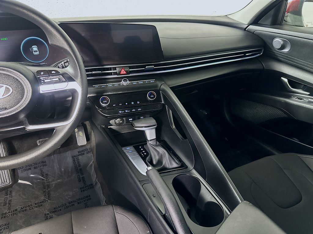 Used 2024 Hyundai Elantra SEL image 19