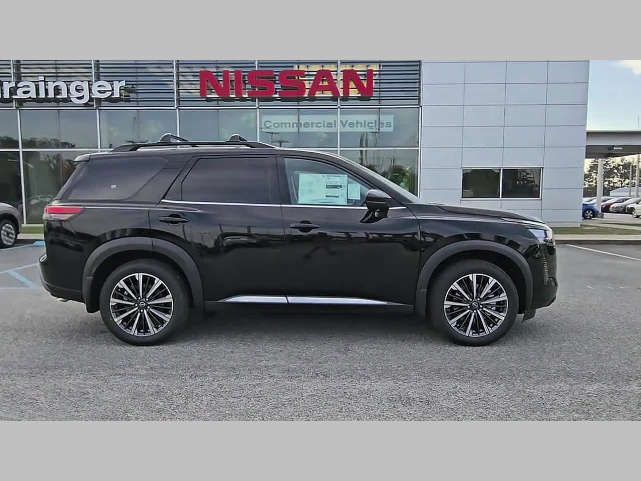 New 2026 Nissan Pathfinder Platinum FWD image 33