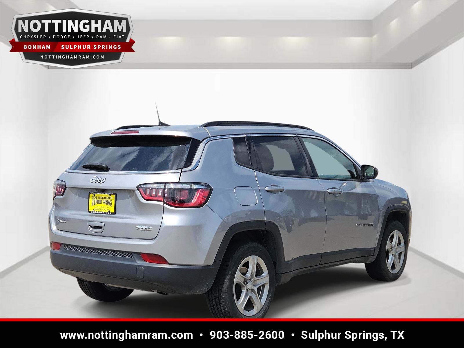 Used 2024 Jeep Compass Latitude AWD/4WD image 4