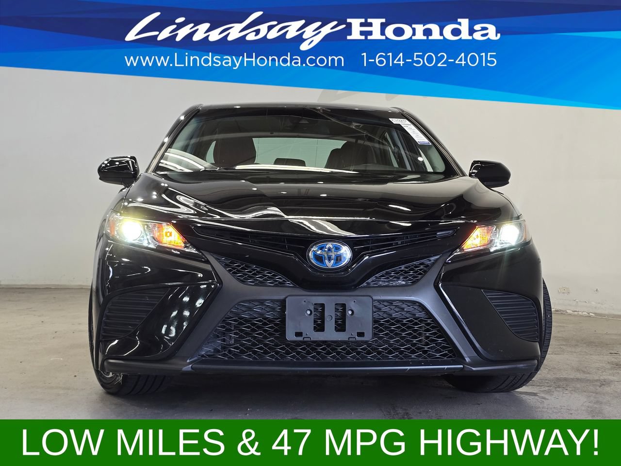 Used 2018 Toyota Camry SE FWD image 2