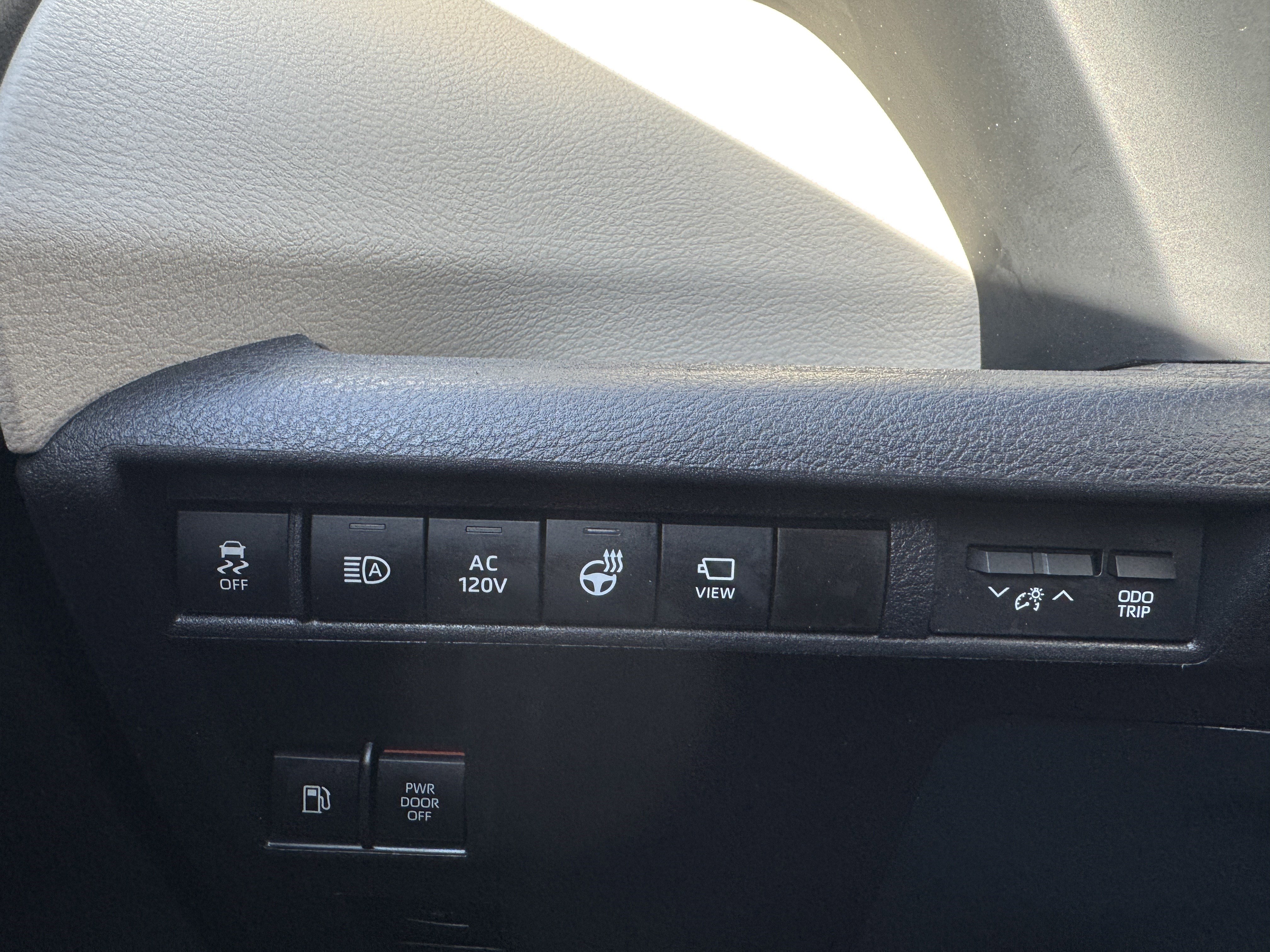 Used 2023 Toyota Sienna Platinum image 36