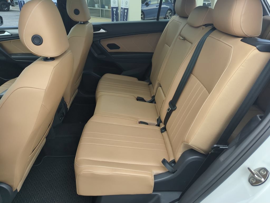 Certified 2024 Volkswagen Tiguan SE w/ Panoramic Sunroof Package FWD image 30