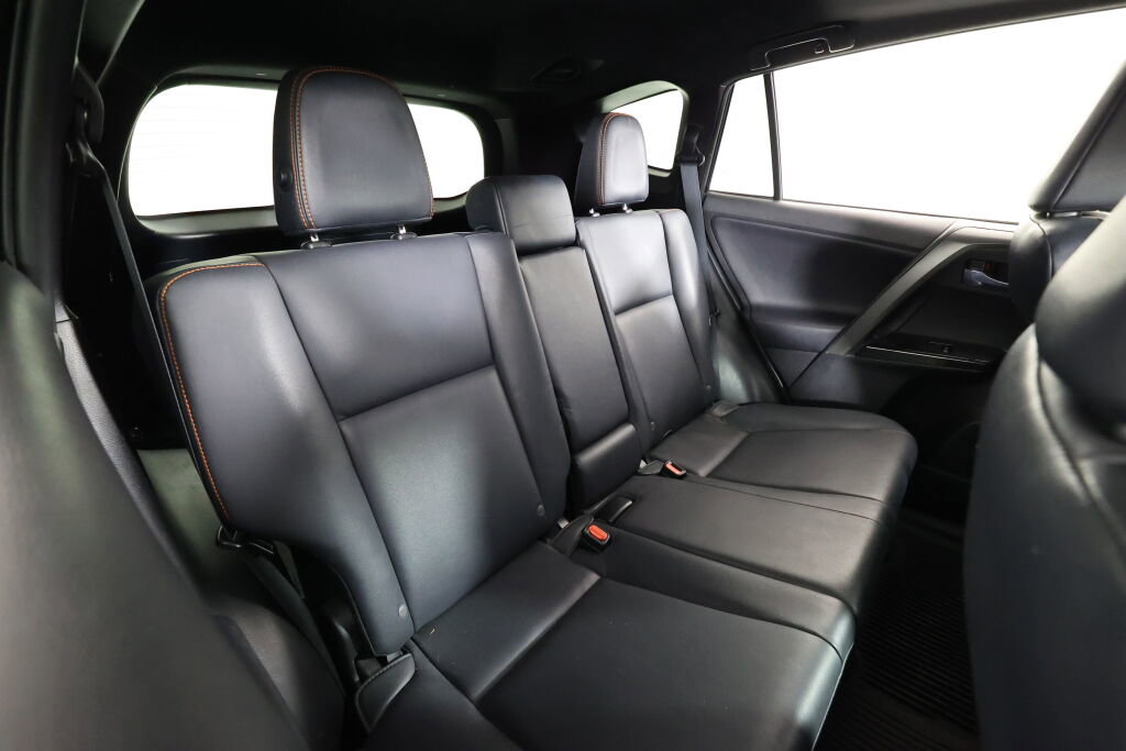 Used 2016 Toyota RAV4 SE image 21