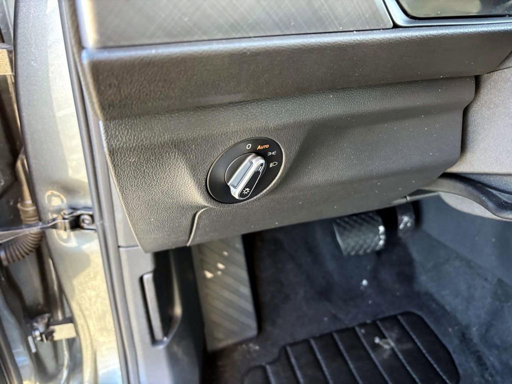 Used 2022 Volkswagen Jetta SE image 14