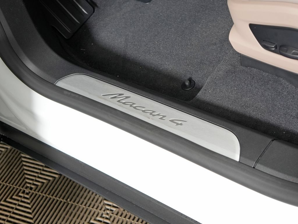 New 2026 Porsche Macan 4 Electric AWD/4WD image 19