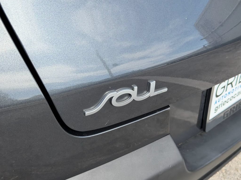 Used 2022 Kia Soul LX w/ Technology Package FWD image 14
