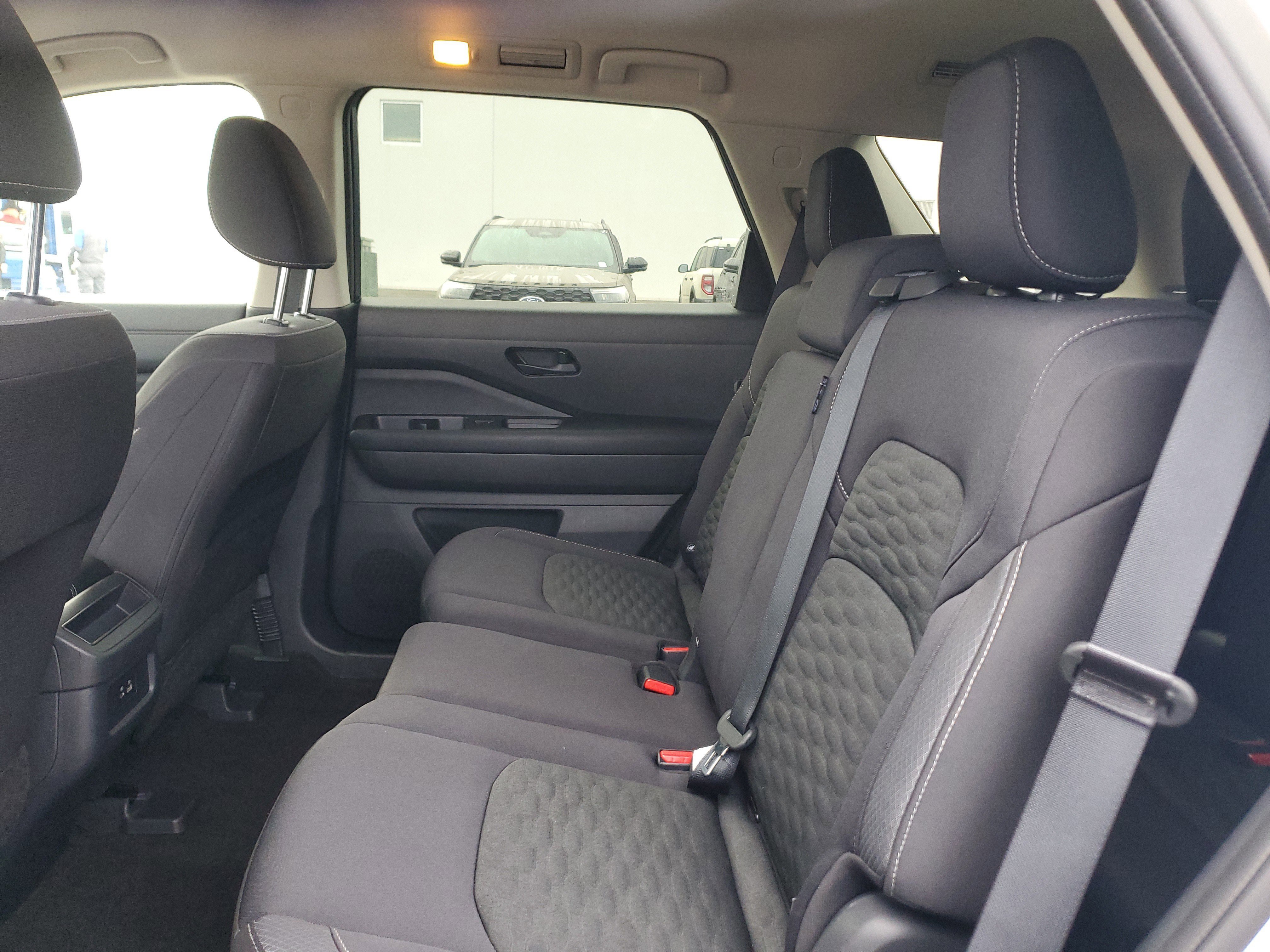 Used 2024 Nissan Pathfinder S image 19