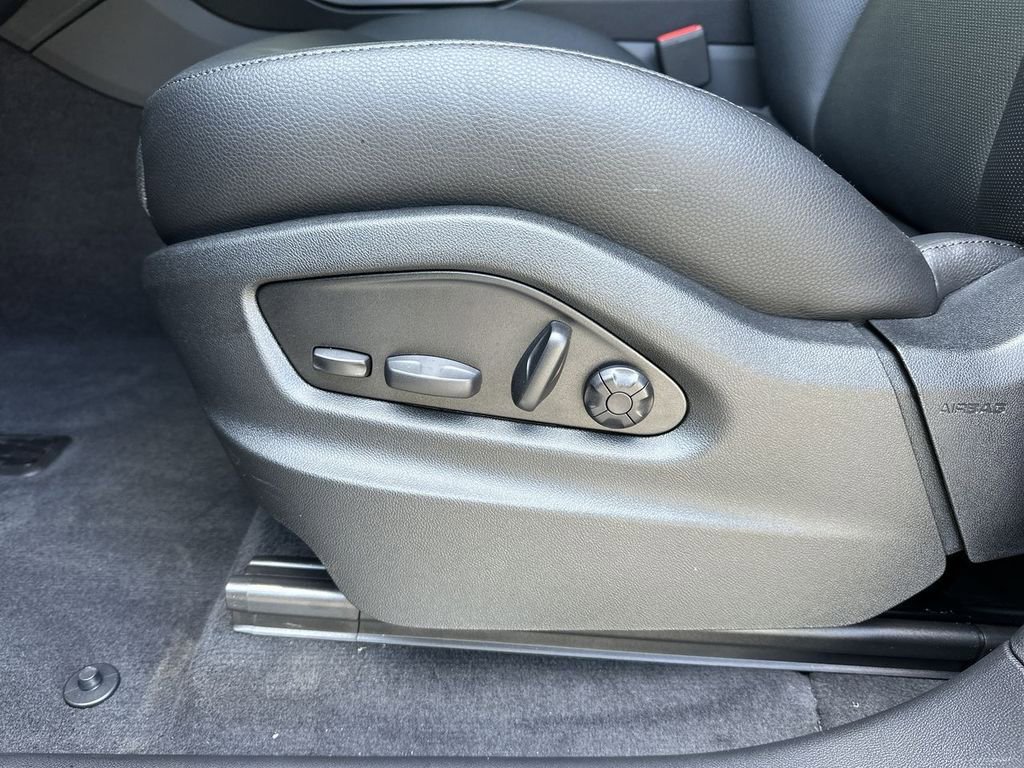 Certified 2025 Porsche Cayenne image 7