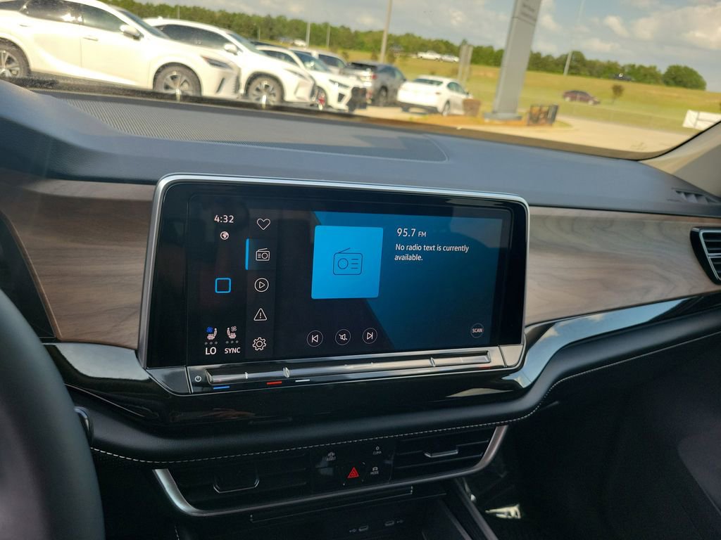 Used 2024 Volkswagen Atlas SE AWD/4WD image 13