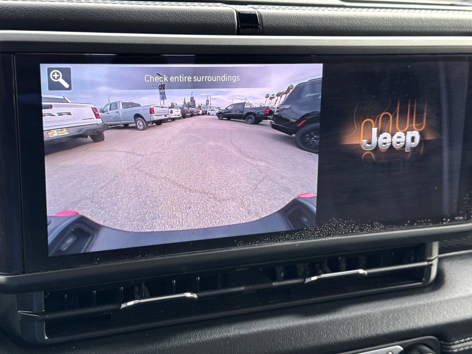 Certified 2025 Jeep Gladiator Rubicon w/ Convenience Group AWD/4WD image 17