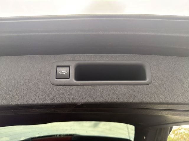 Used 2021 Toyota Highlander XSE FWD image 21